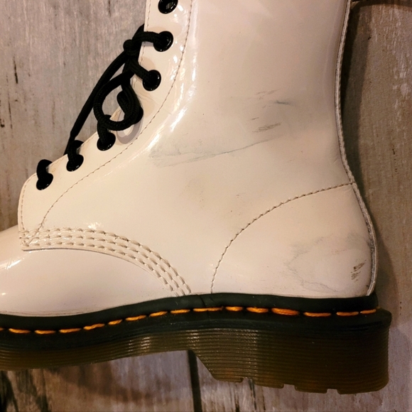 DR MARTENS 1460 Women's size 7 White smooth patent leather 8 eye lace-up boots - Picture 8 of 15